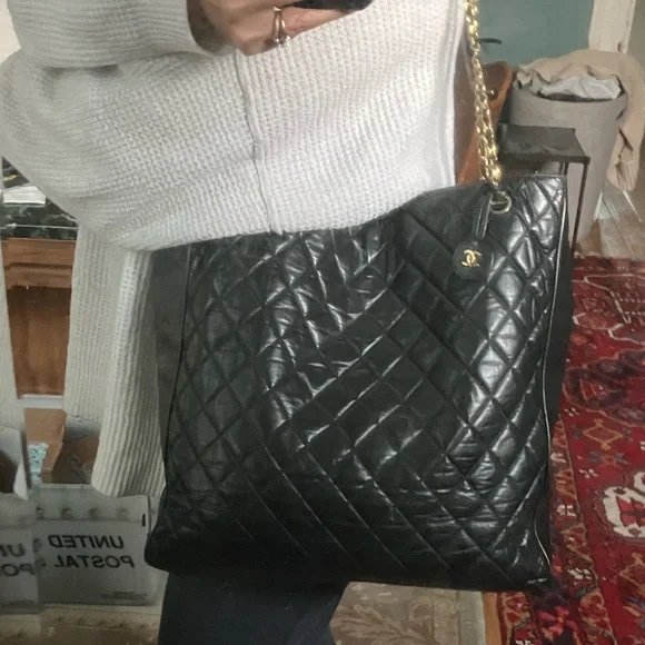 Pending Sale Vintage Authentic CHANEL Black Lambskin Quilted Tote 24k plated - Picture 1 of 17